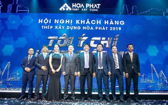 Ông Long trong hội nghị khách hàng của tập đoàn Hòa Phát