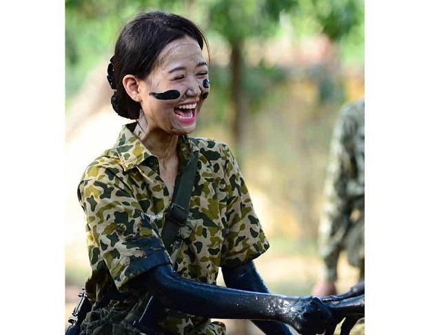 Hình ảnh Hồng Nhung hot girl trong chương trình Sao nhập ngũ