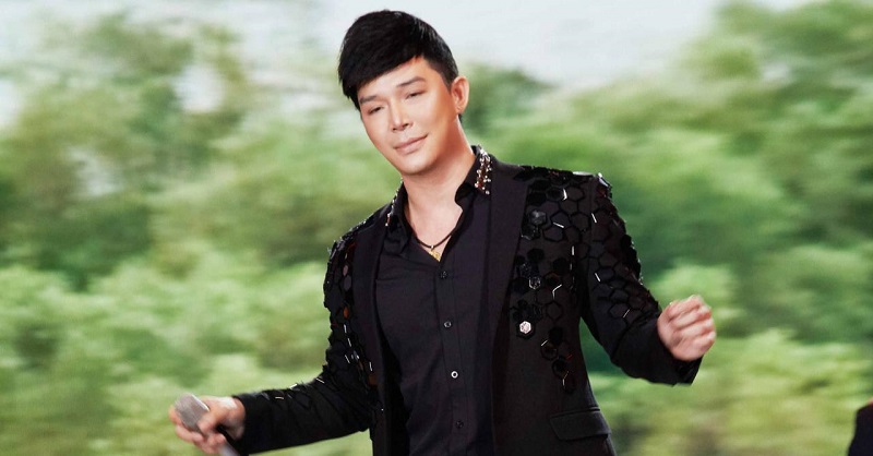 Anh Lee nổi tiếng với bài hát Xinh do anh sáng tác