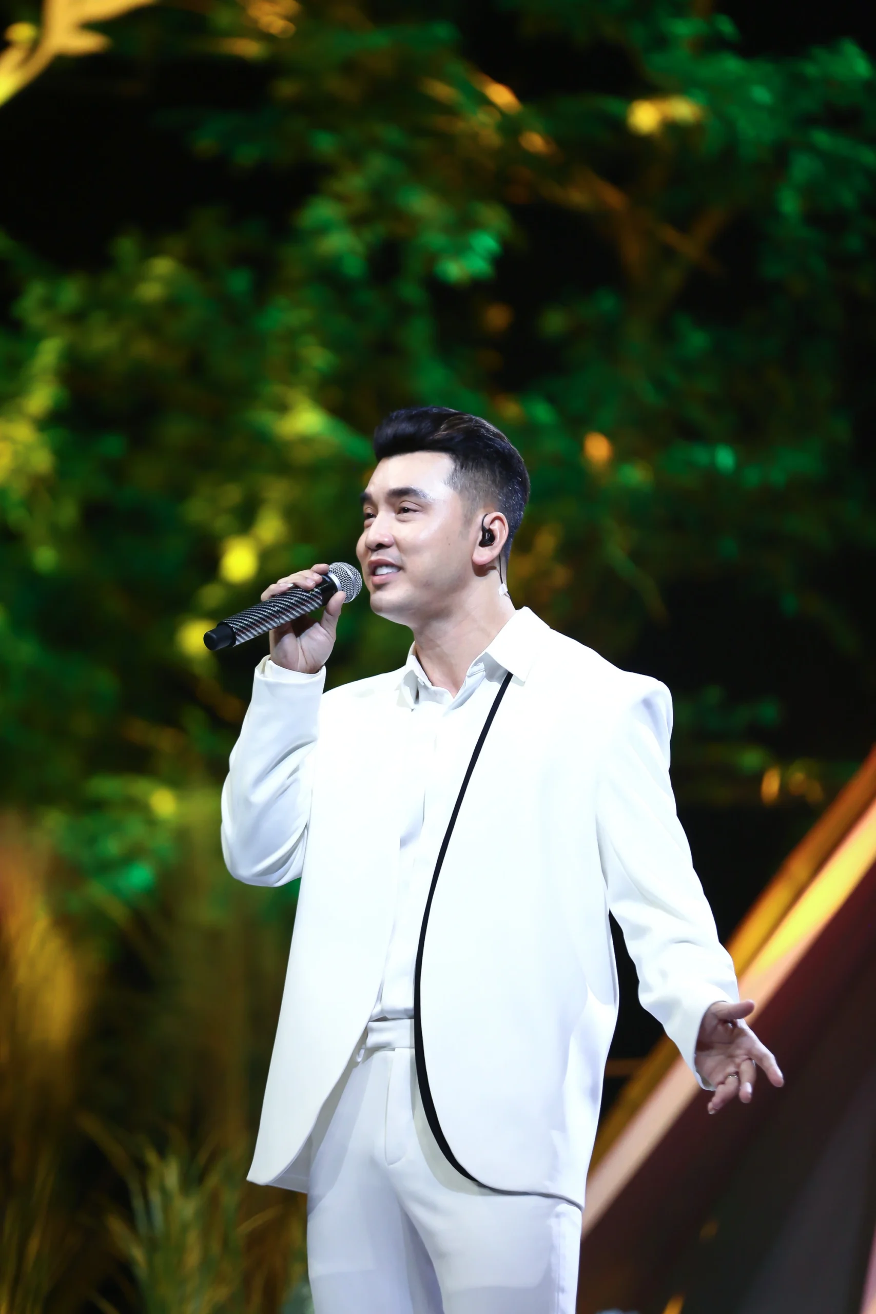 Ưng Hoàng Phúc từng mắc bệnh thoát vị đĩa đệm